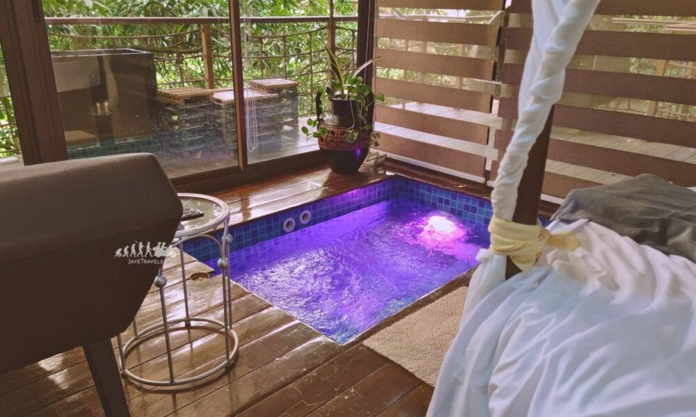 Glass Cabin with Jacuzzi