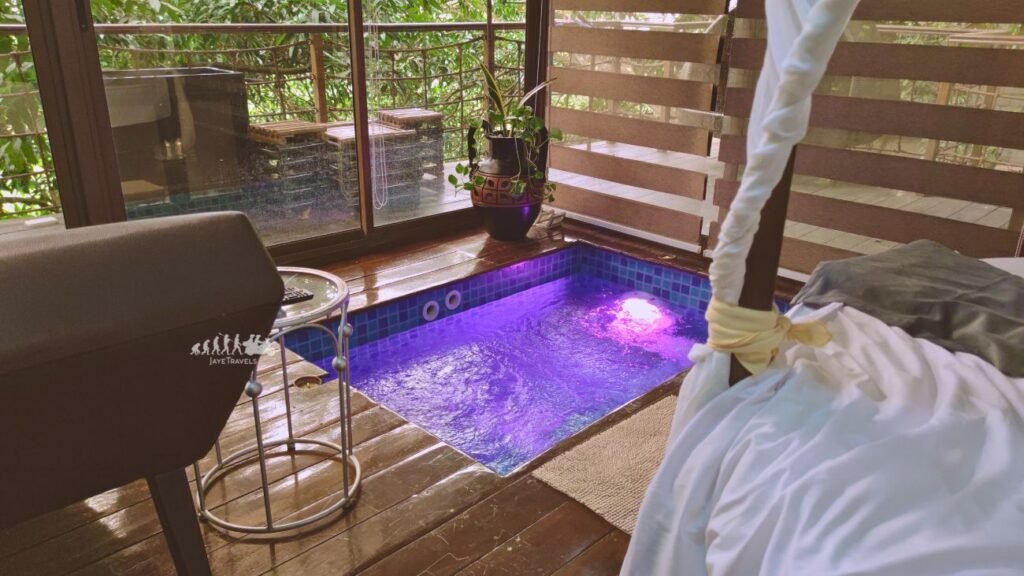 Glass Cabin with Jacuzzi